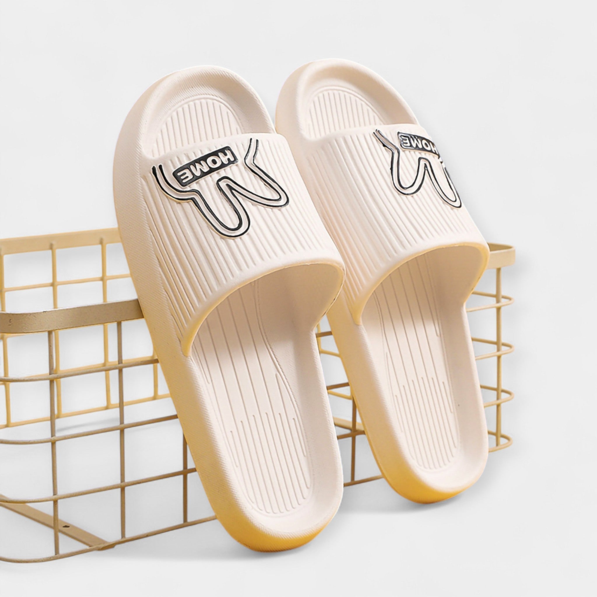 Naiste sussid koomiksikujunduse ja lahtiste ninaosadega