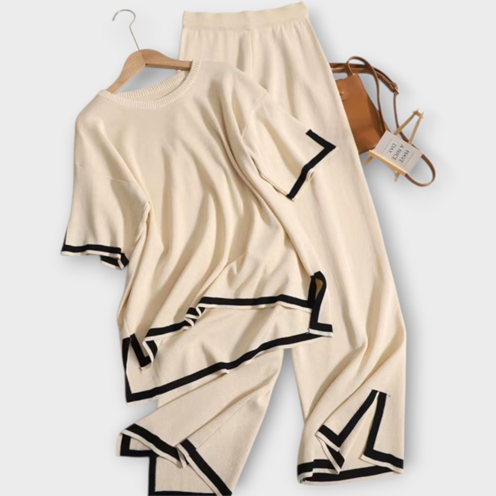 Lühikeste varrukatega kootud komplekt laia lõikega