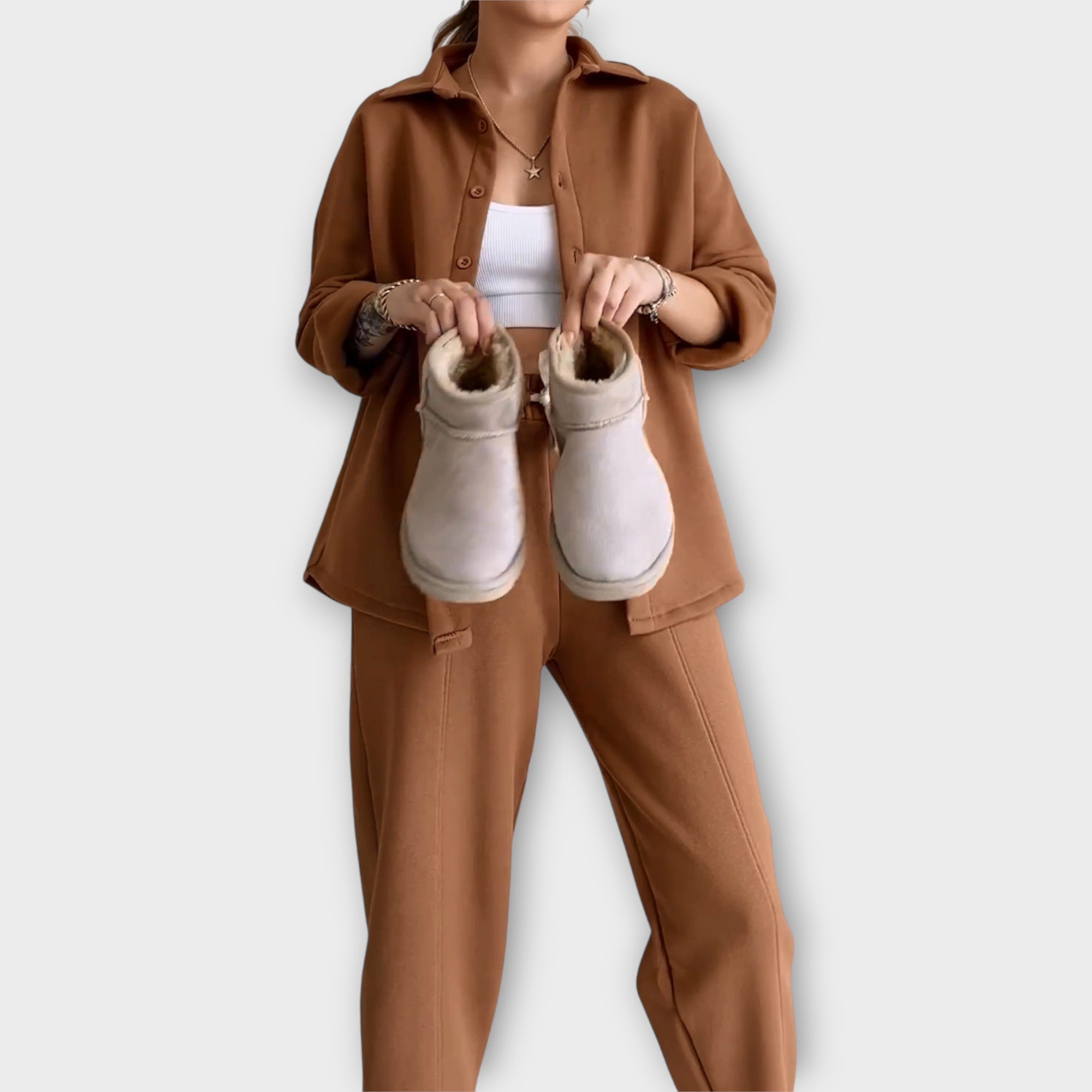 Komplekt nööpide ja elegantse joonega