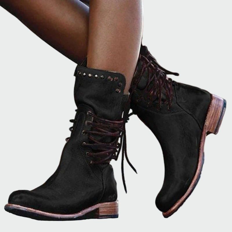 Leather boots with laces