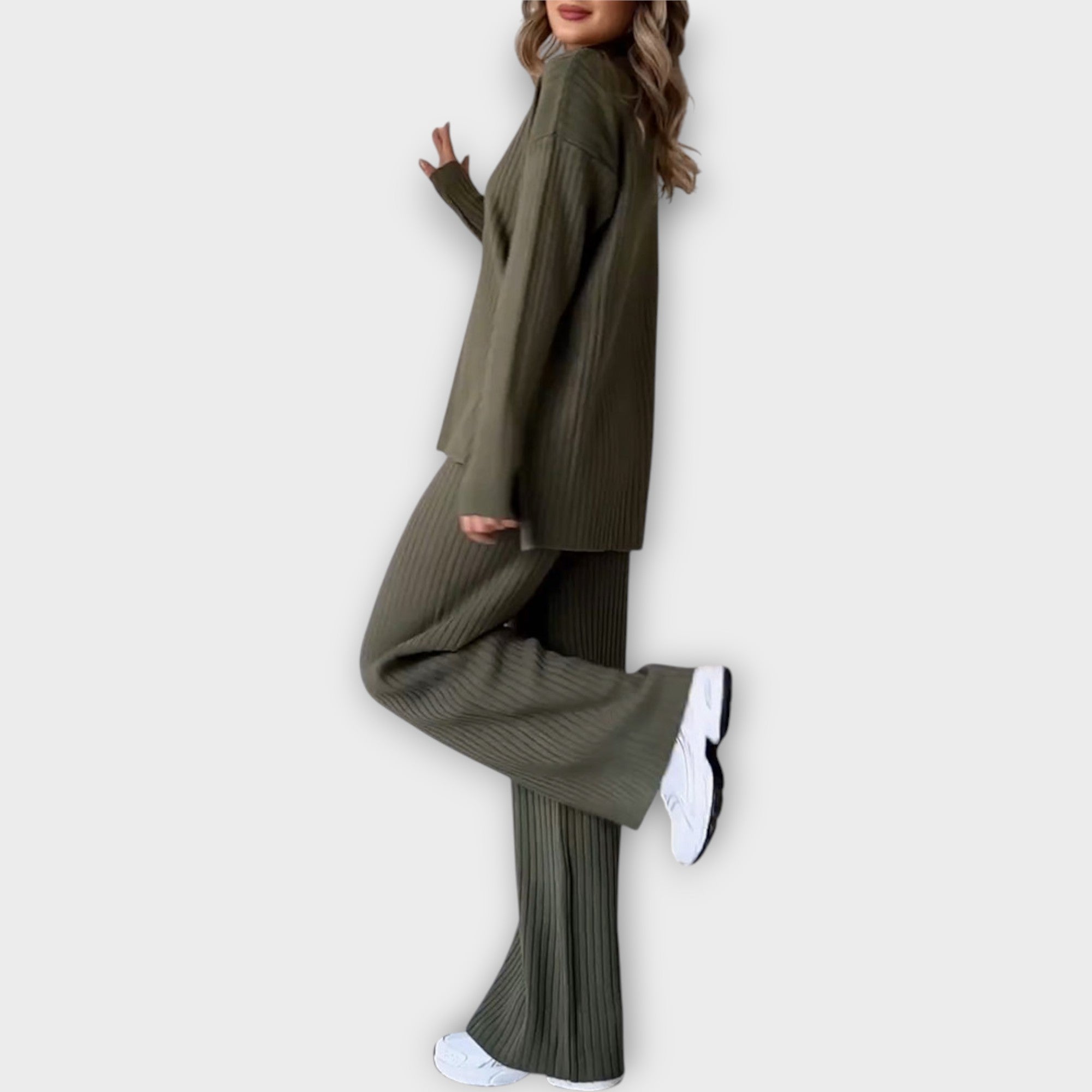 Kootud komplekt mugava joonega