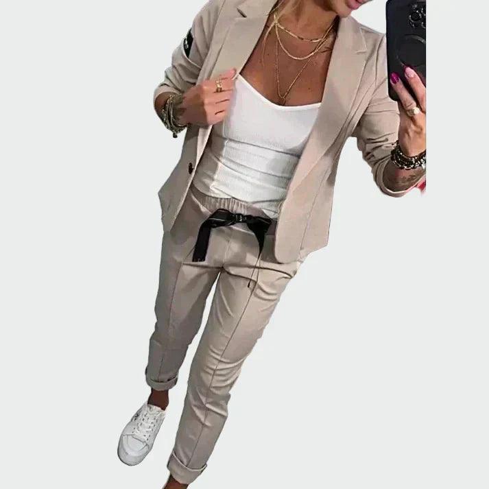 Vaibatult elegantne kaheosaline ülikonnakomplekt