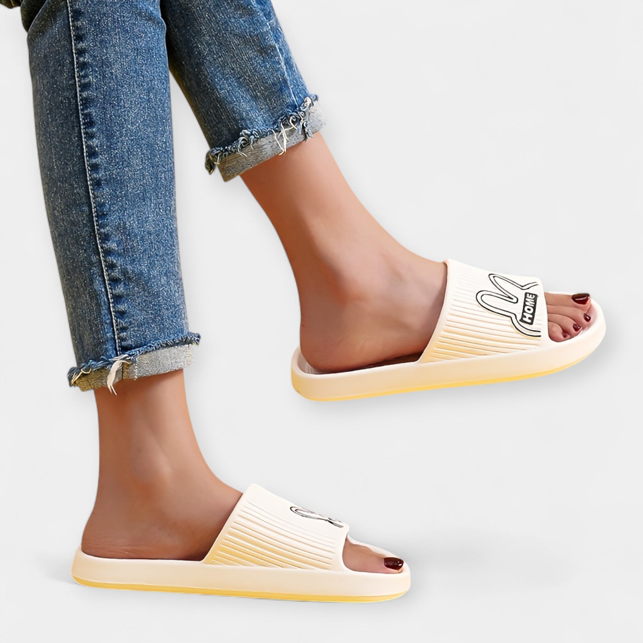 Naiste sussid koomiksikujunduse ja lahtiste ninaosadega