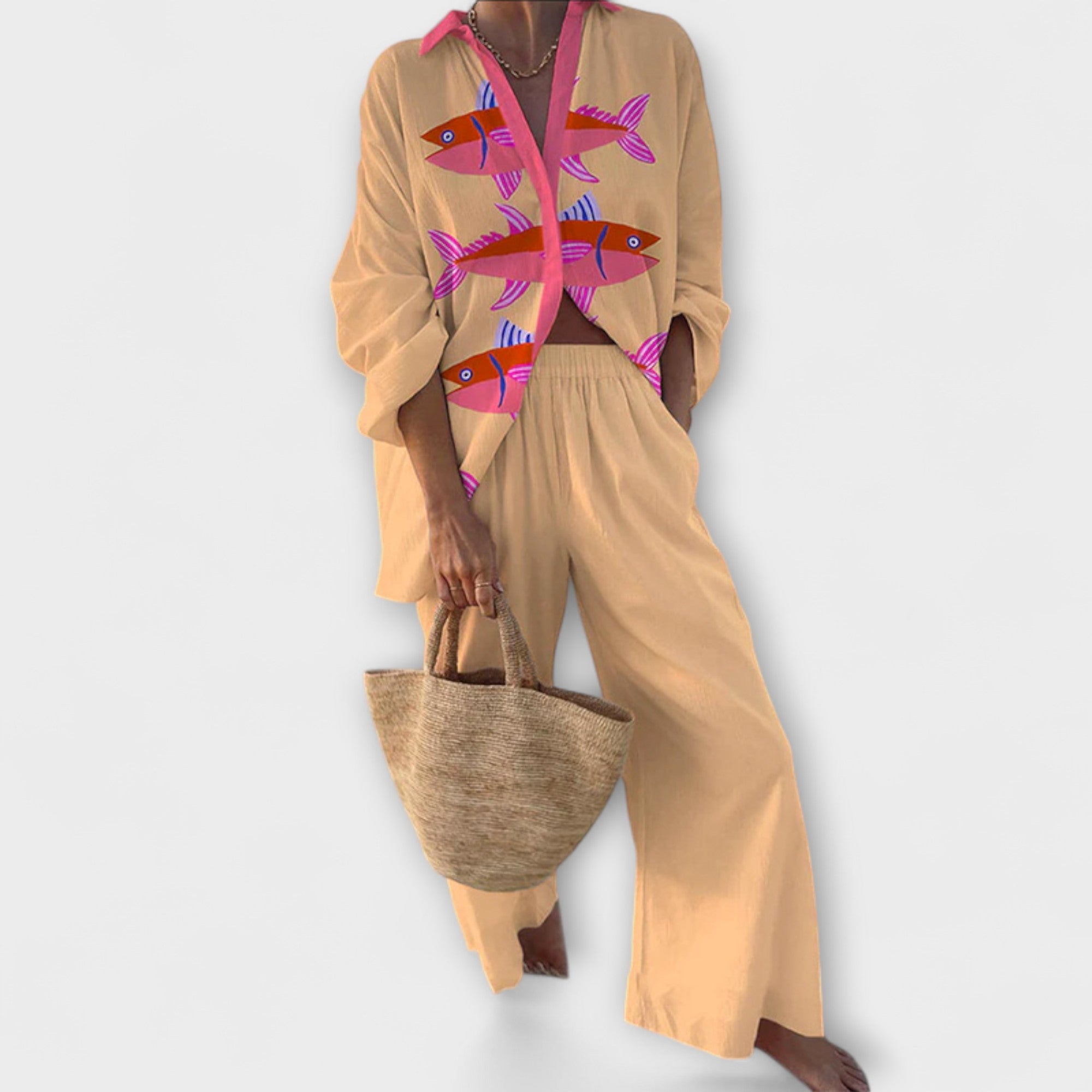 Kalamustriga ülikond