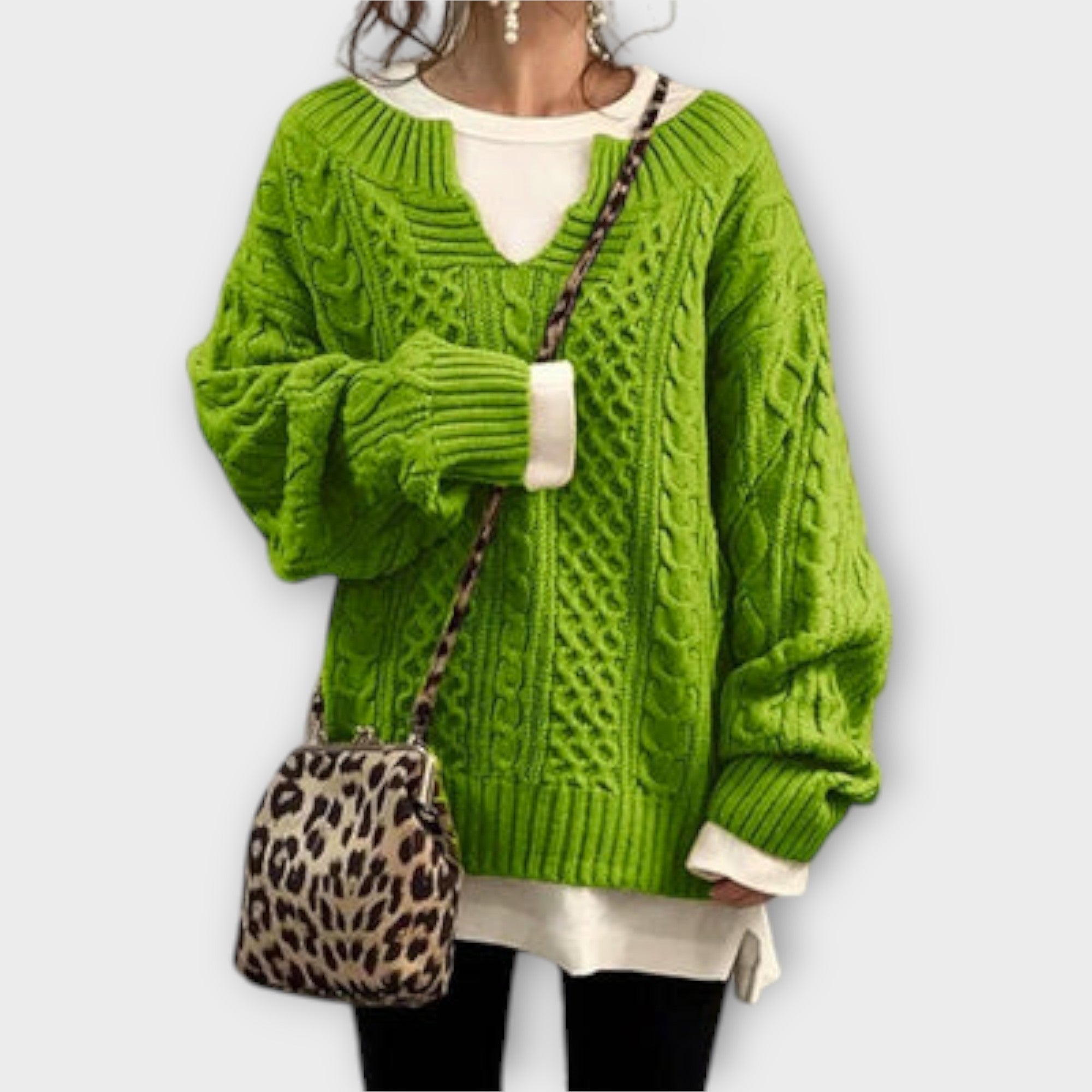 Lily - Oversized Knitted Sweater with Cable Knit Design