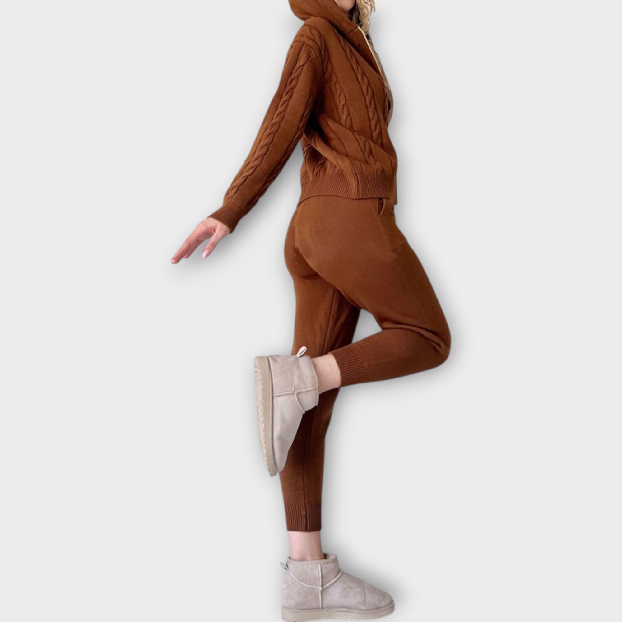 Kootud komplekt kapuutsi ja kardiganiga