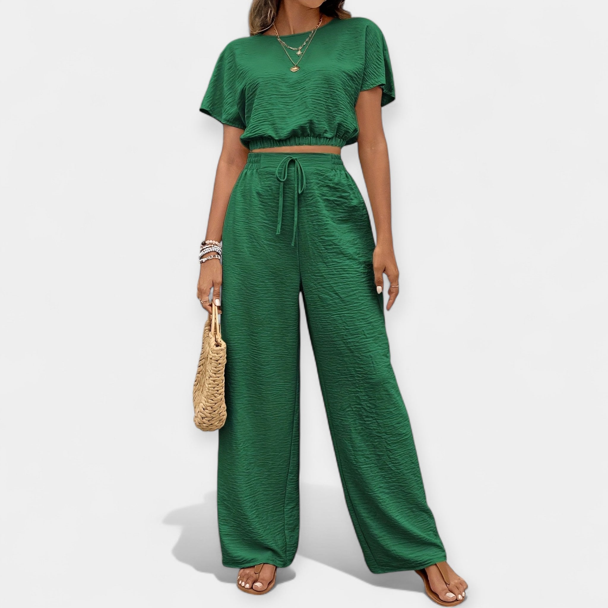 Stiilne ja laia lõikega komplekt