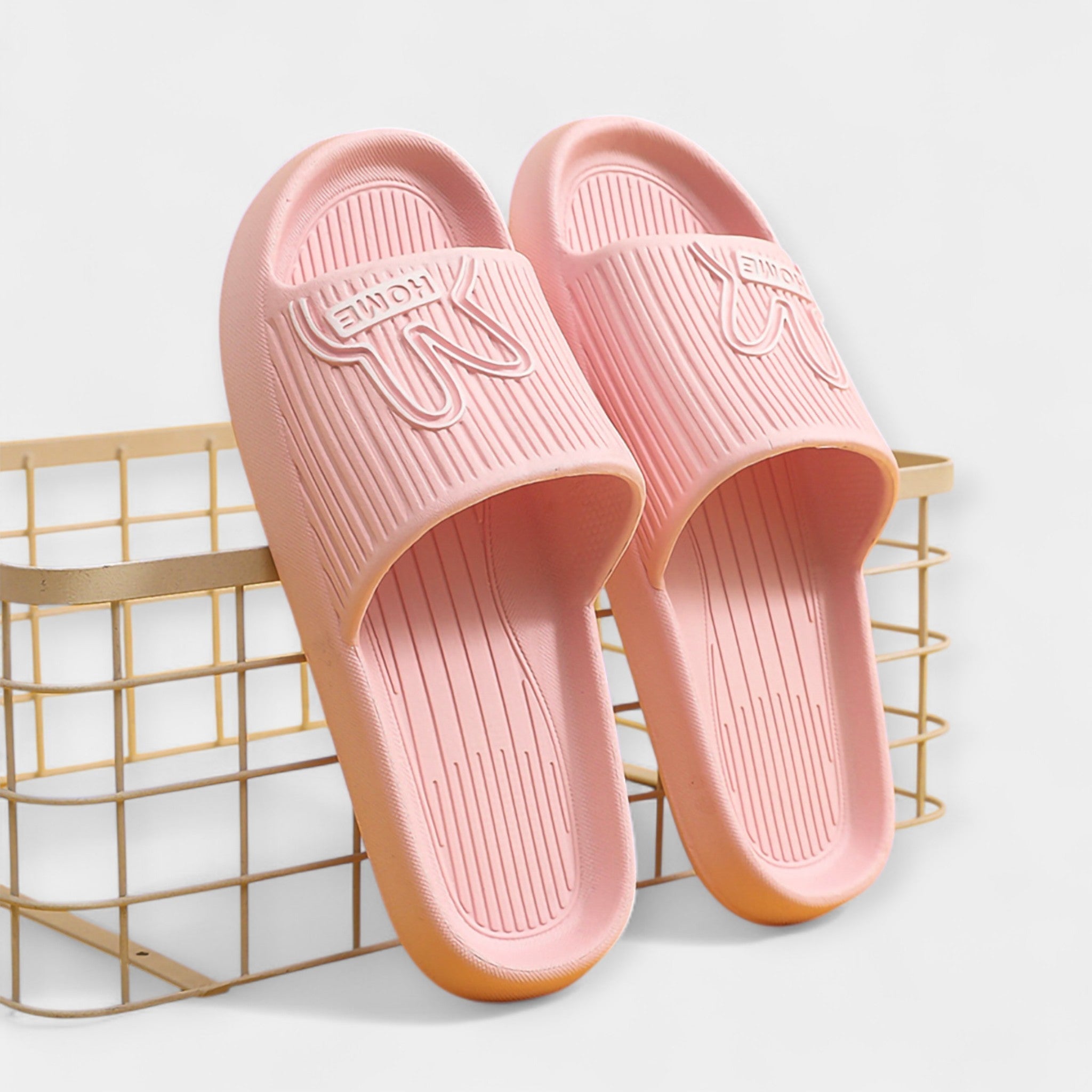 Naiste sussid koomiksikujunduse ja lahtiste ninaosadega