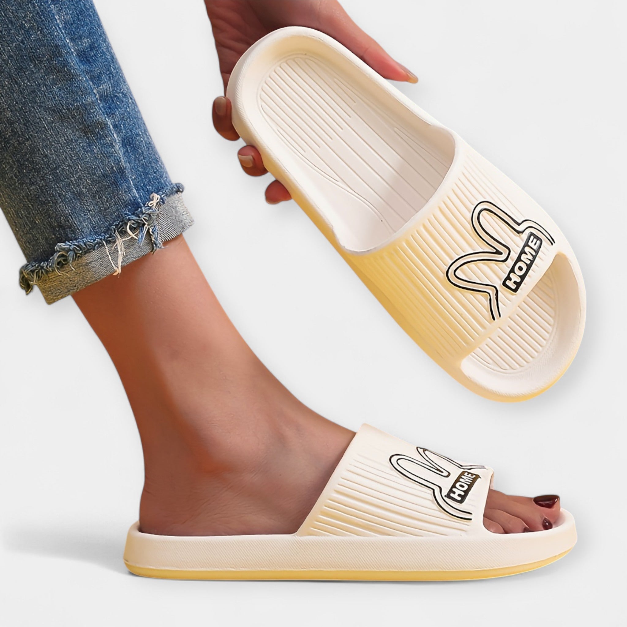 Naiste sussid koomiksikujunduse ja lahtiste ninaosadega