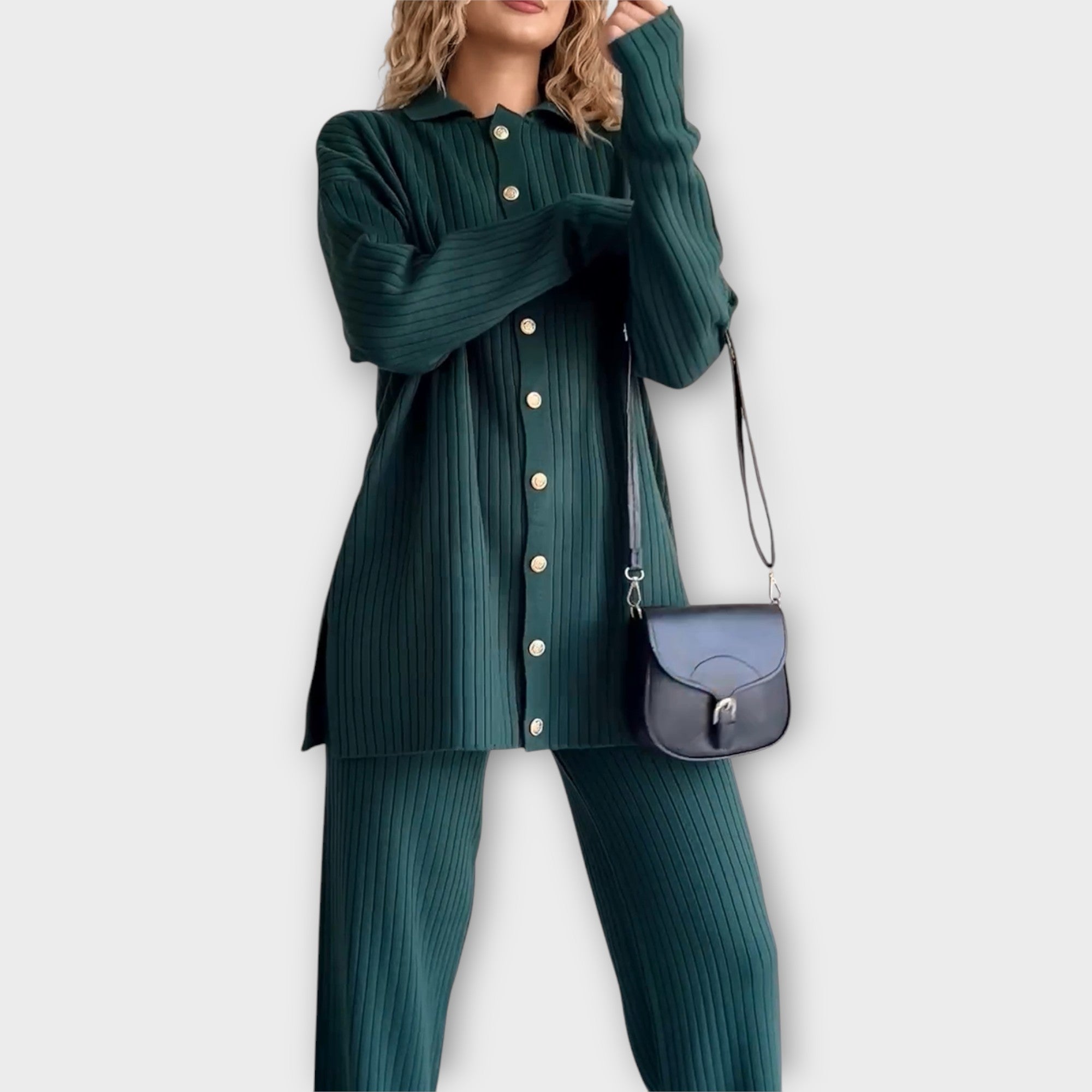 Komplekt soonikkoes detailide ja elegantse joonega