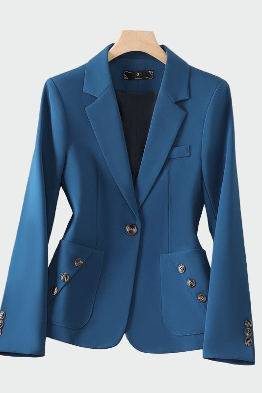 Võluva joonega jakk