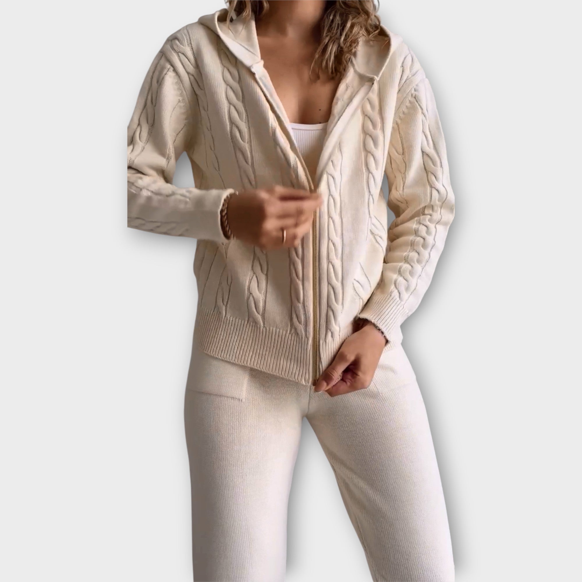 Kootud komplekt kapuutsi ja kardiganiga