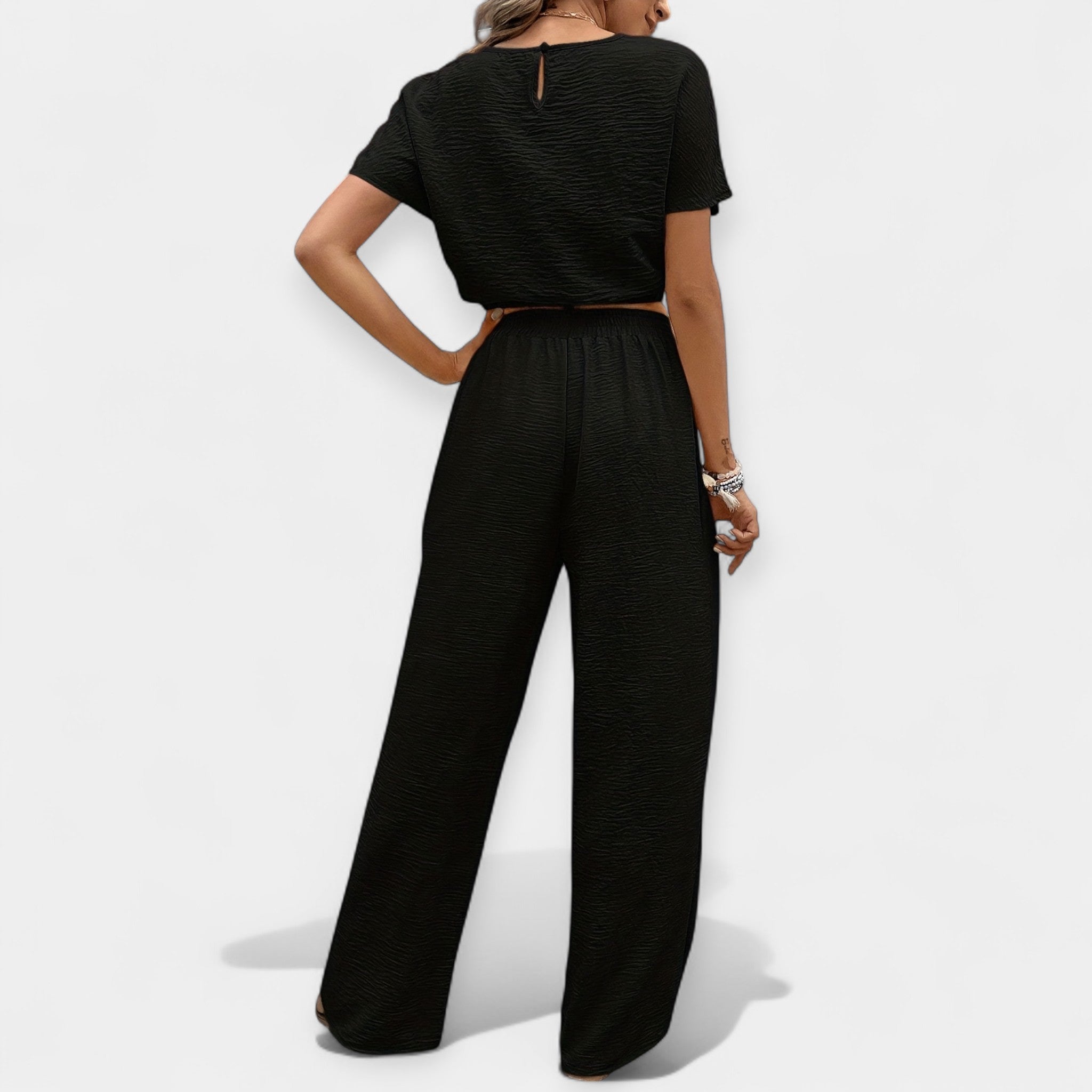 Stiilne ja laia lõikega komplekt