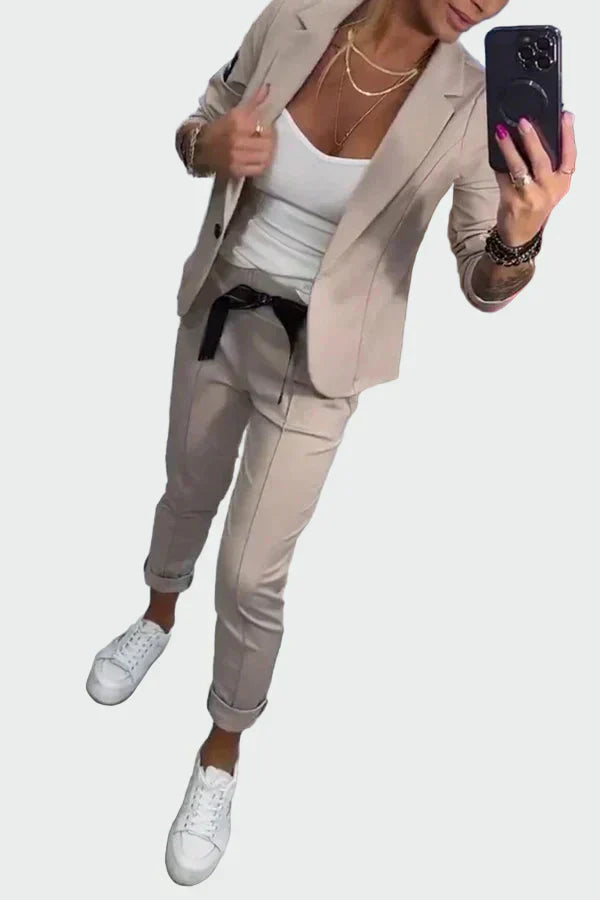 Vaibatult elegantne kaheosaline ülikonnakomplekt