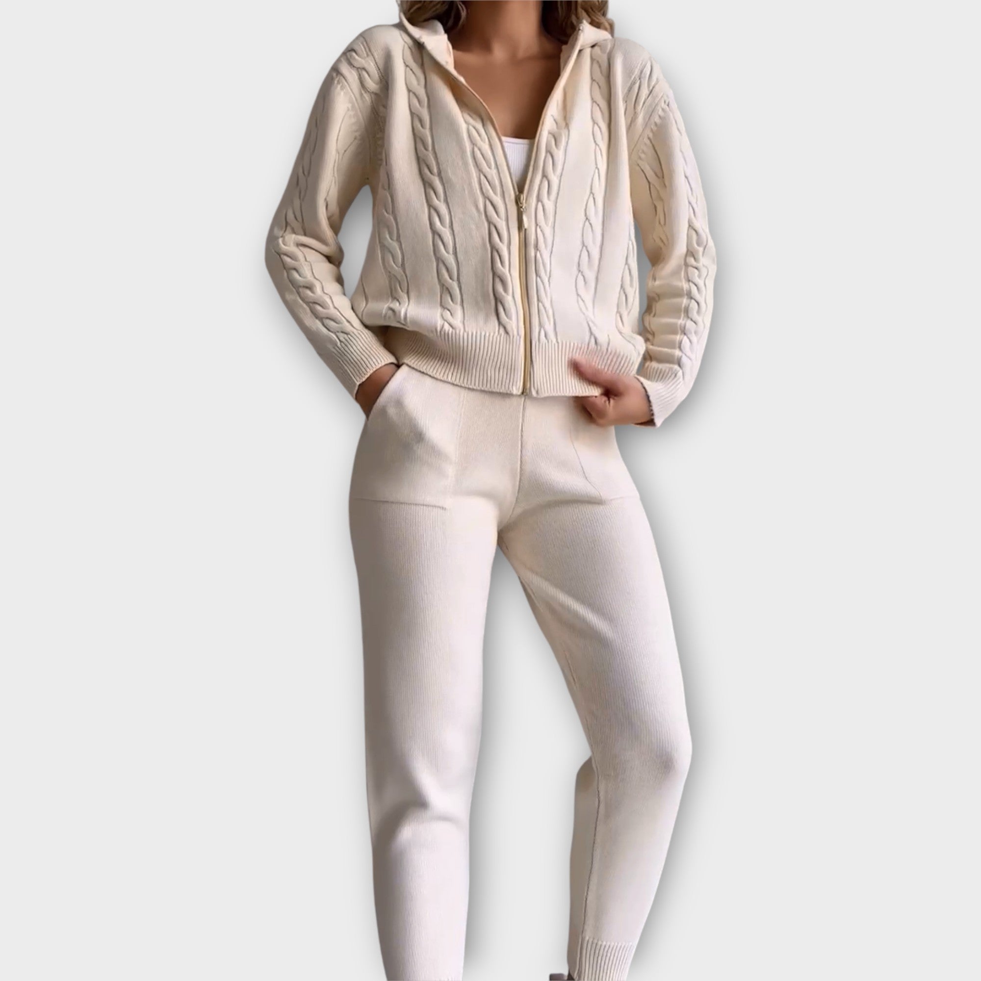 Kootud komplekt kapuutsi ja kardiganiga