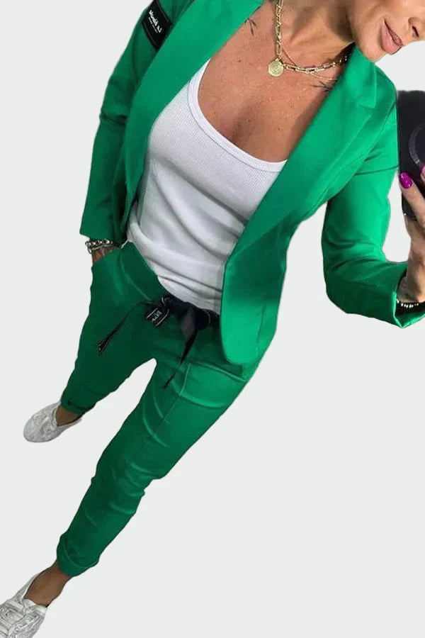 Vaibatult elegantne kaheosaline ülikonnakomplekt