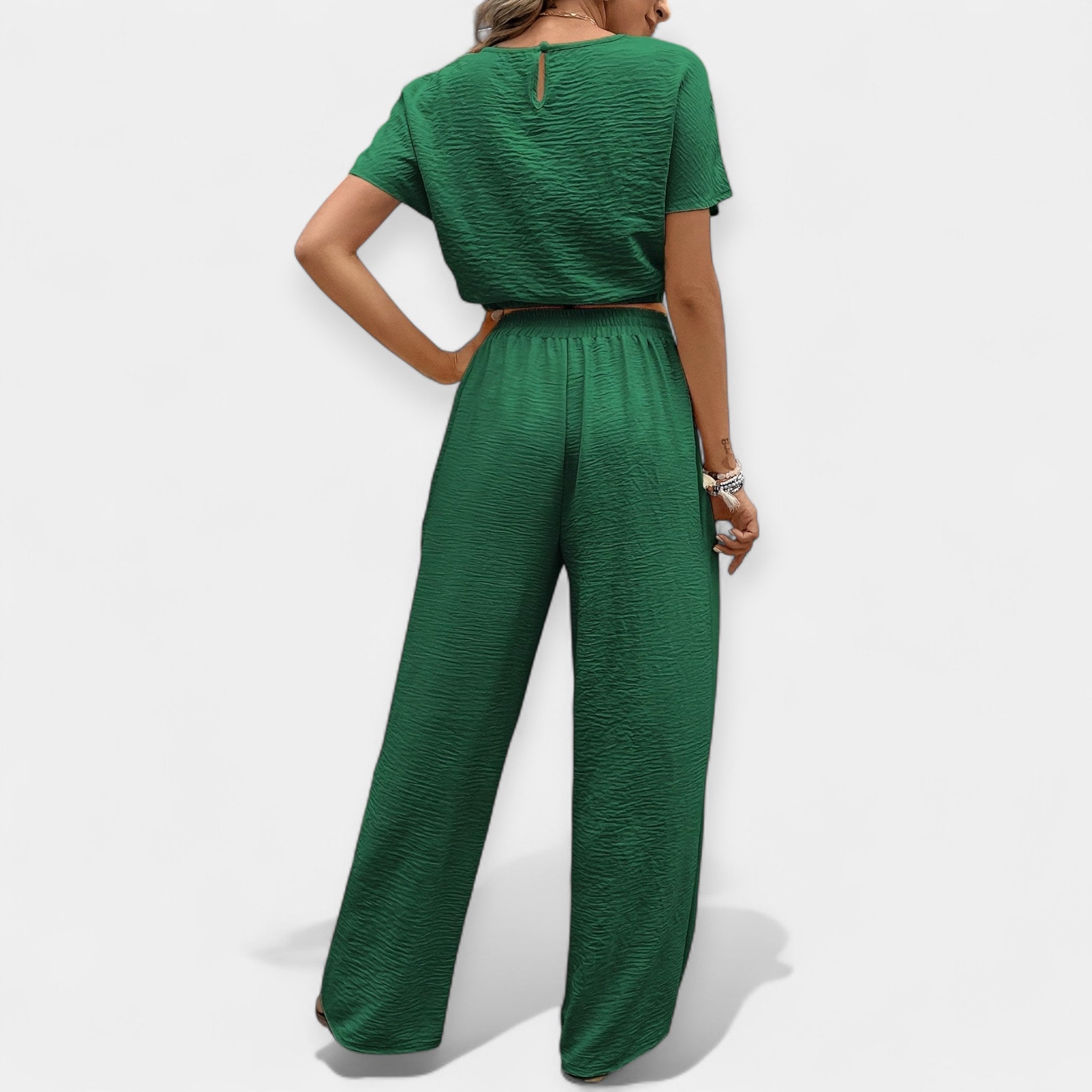 Stiilne ja laia lõikega komplekt