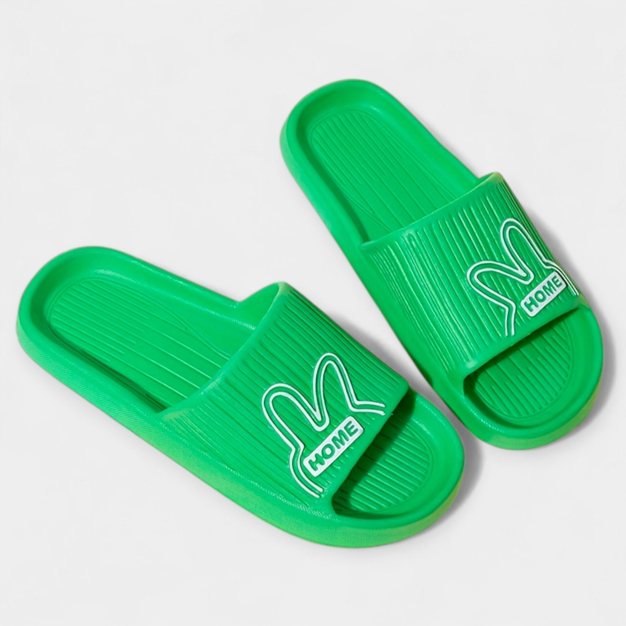 Naiste sussid koomiksikujunduse ja lahtiste ninaosadega