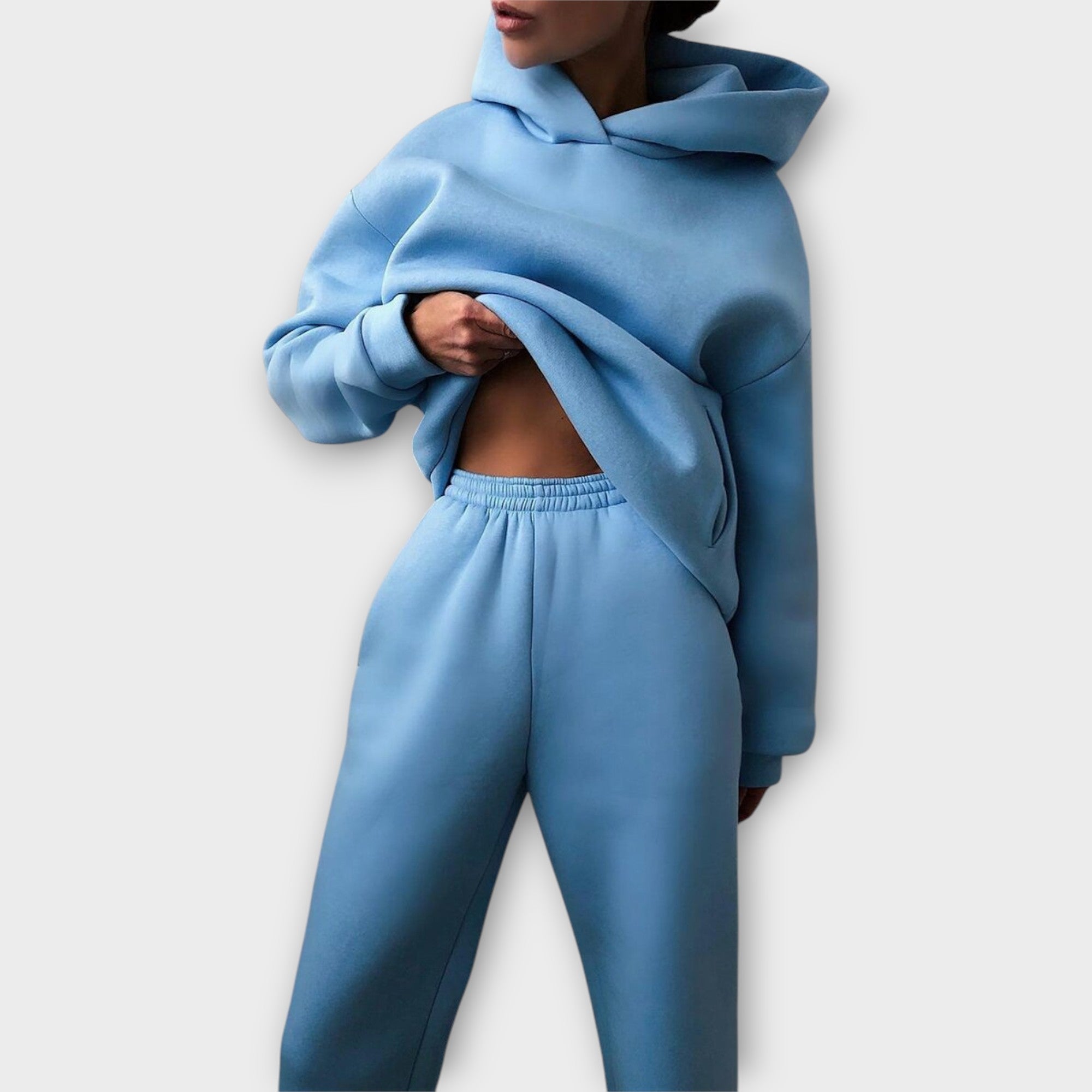 Kapuutsiga komplekt moodsa mugavamusega