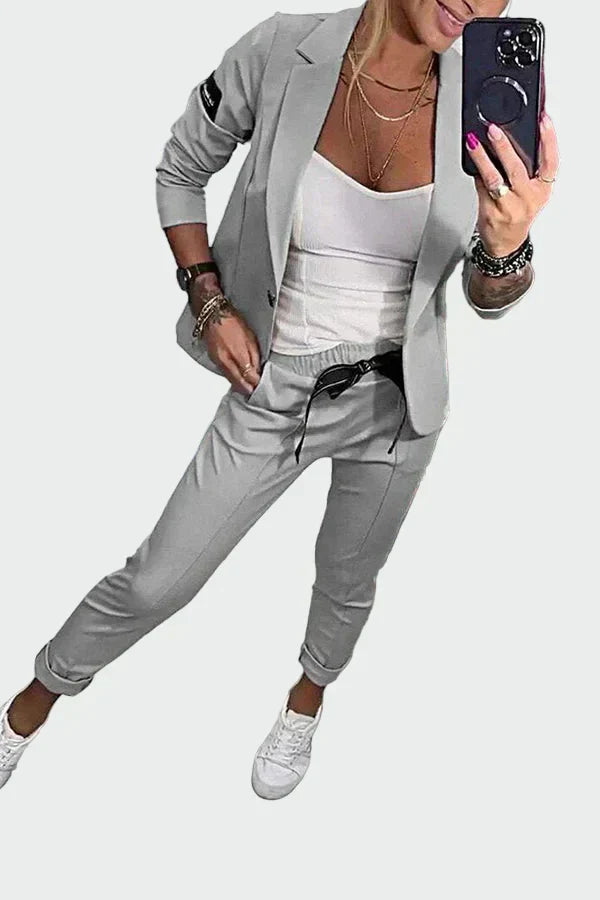 Vaibatult elegantne kaheosaline ülikonnakomplekt