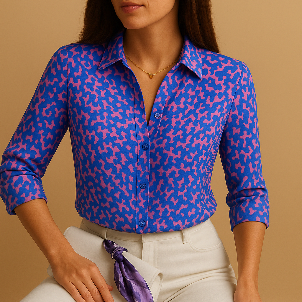 Stijlvolle damesblouse met opvallende kleurrijke print, ideaal voor zowel casual als formele outfits.