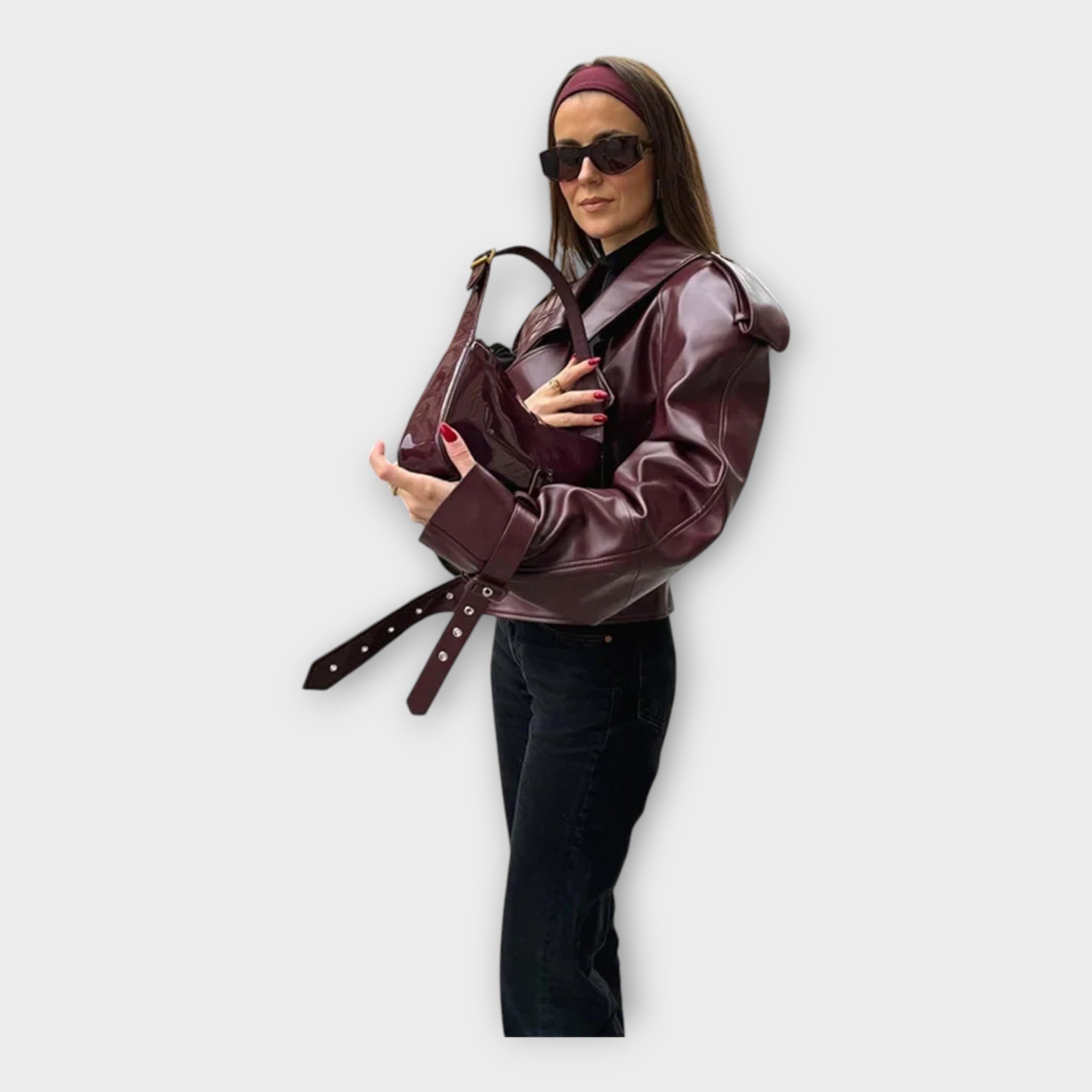 Nahktagi vöö ja moodsate detailidega