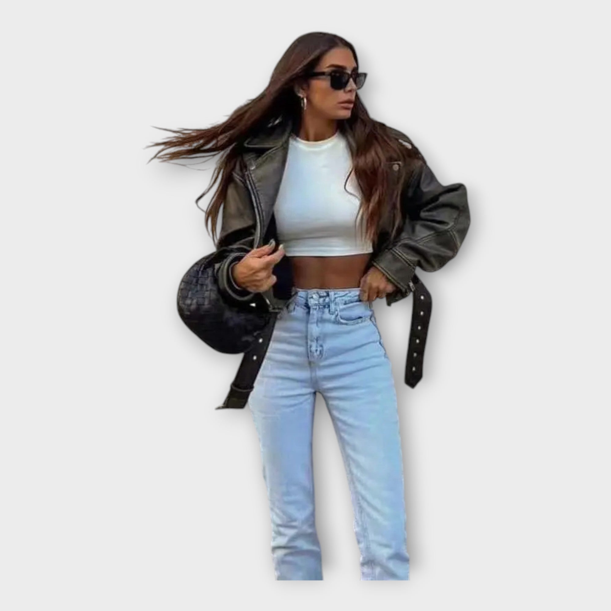 Moodne lühike nahktagi vööga ja elegantne välimus