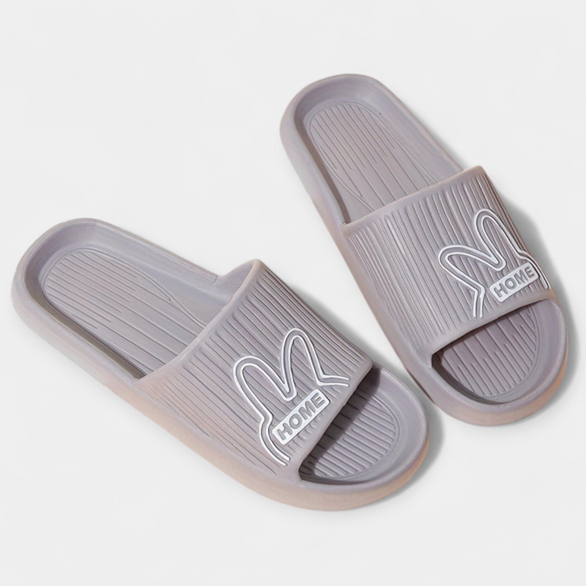 Naiste sussid koomiksikujunduse ja lahtiste ninaosadega