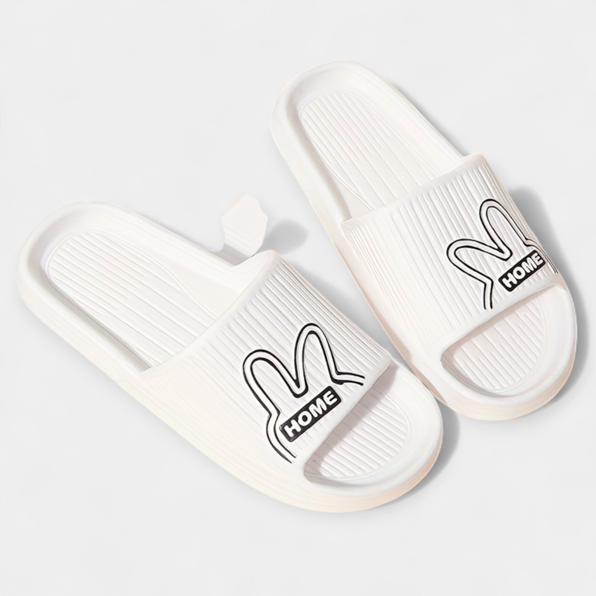 Naiste sussid koomiksikujunduse ja lahtiste ninaosadega