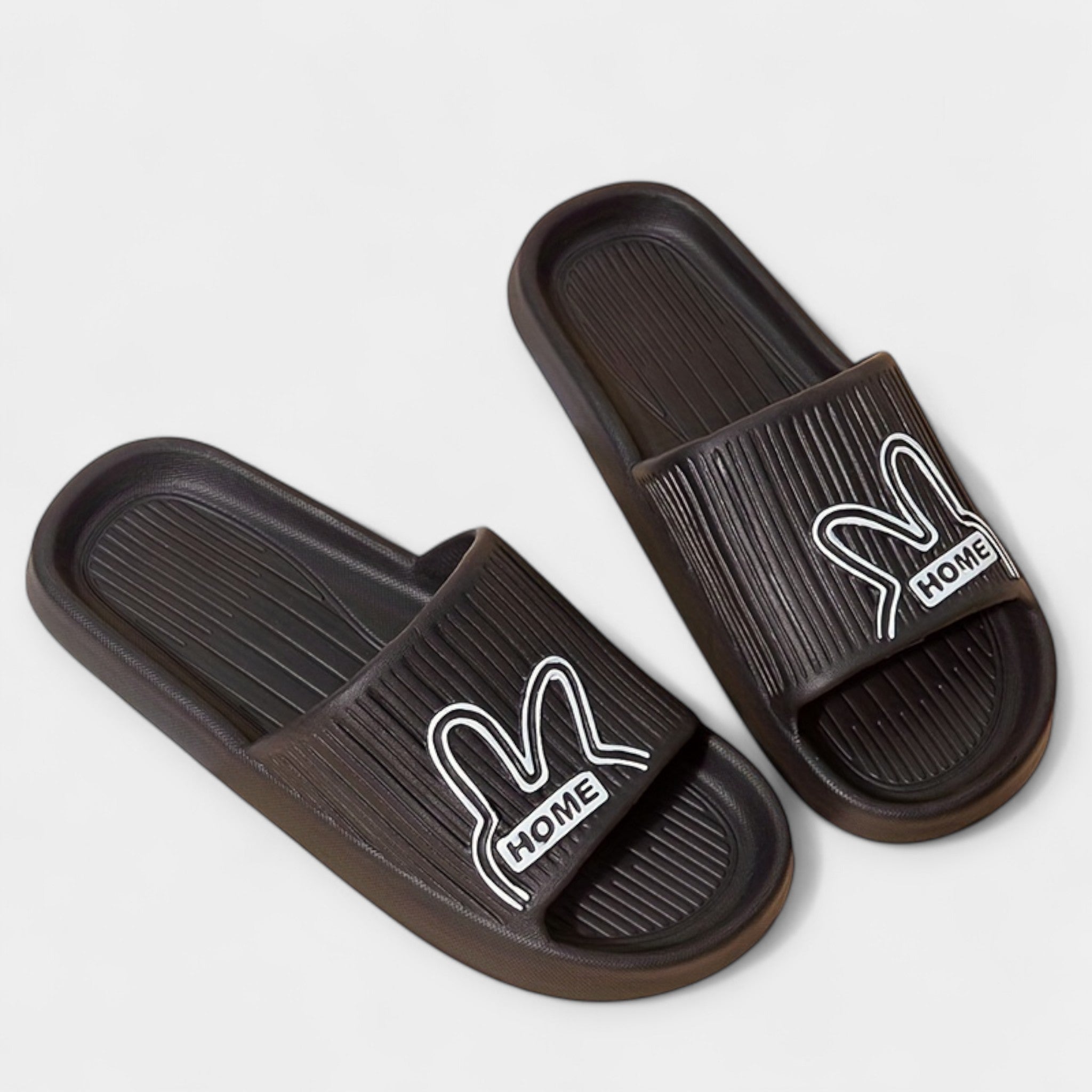 Naiste sussid koomiksikujunduse ja lahtiste ninaosadega