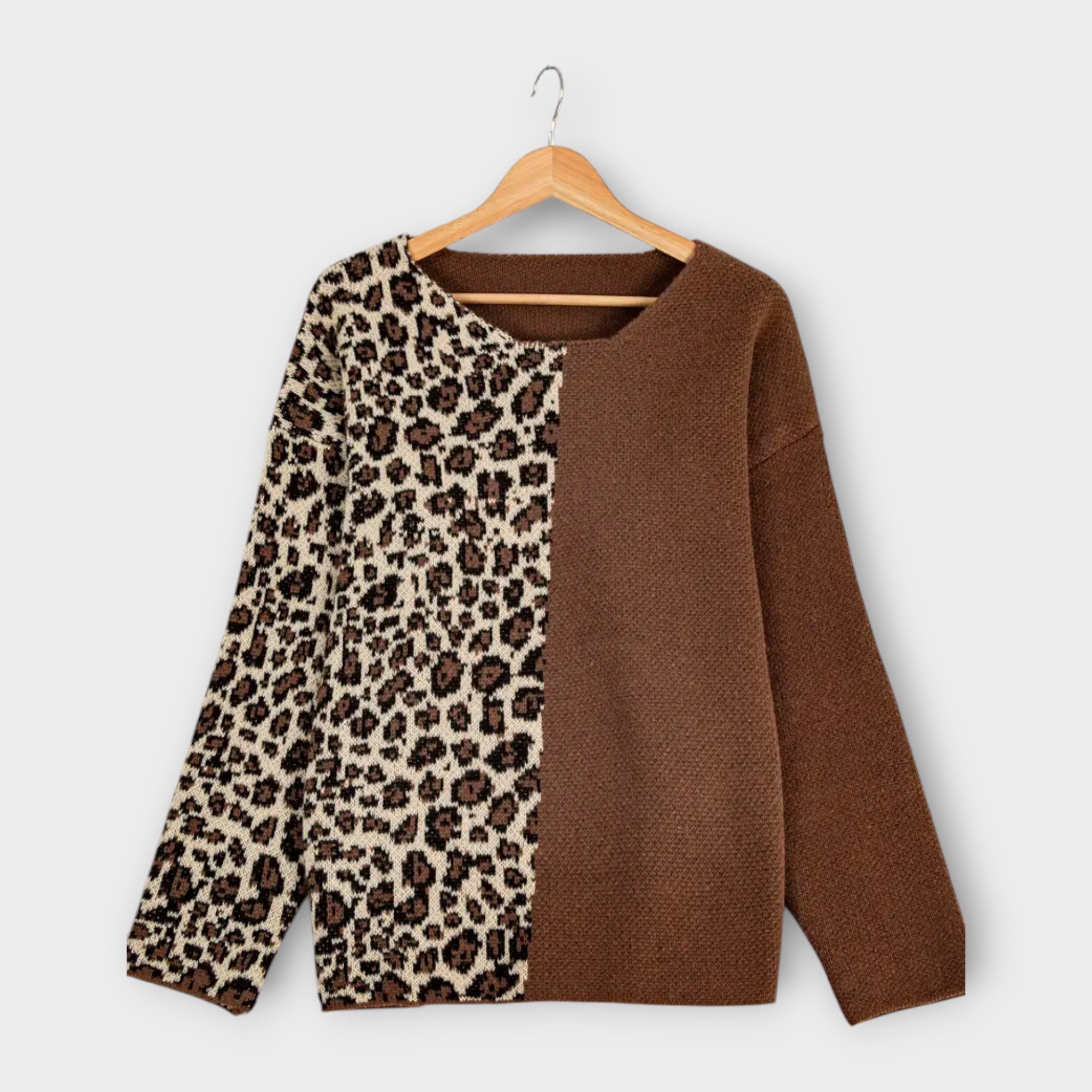 Marina - Comfortable Sweater with Lion Design