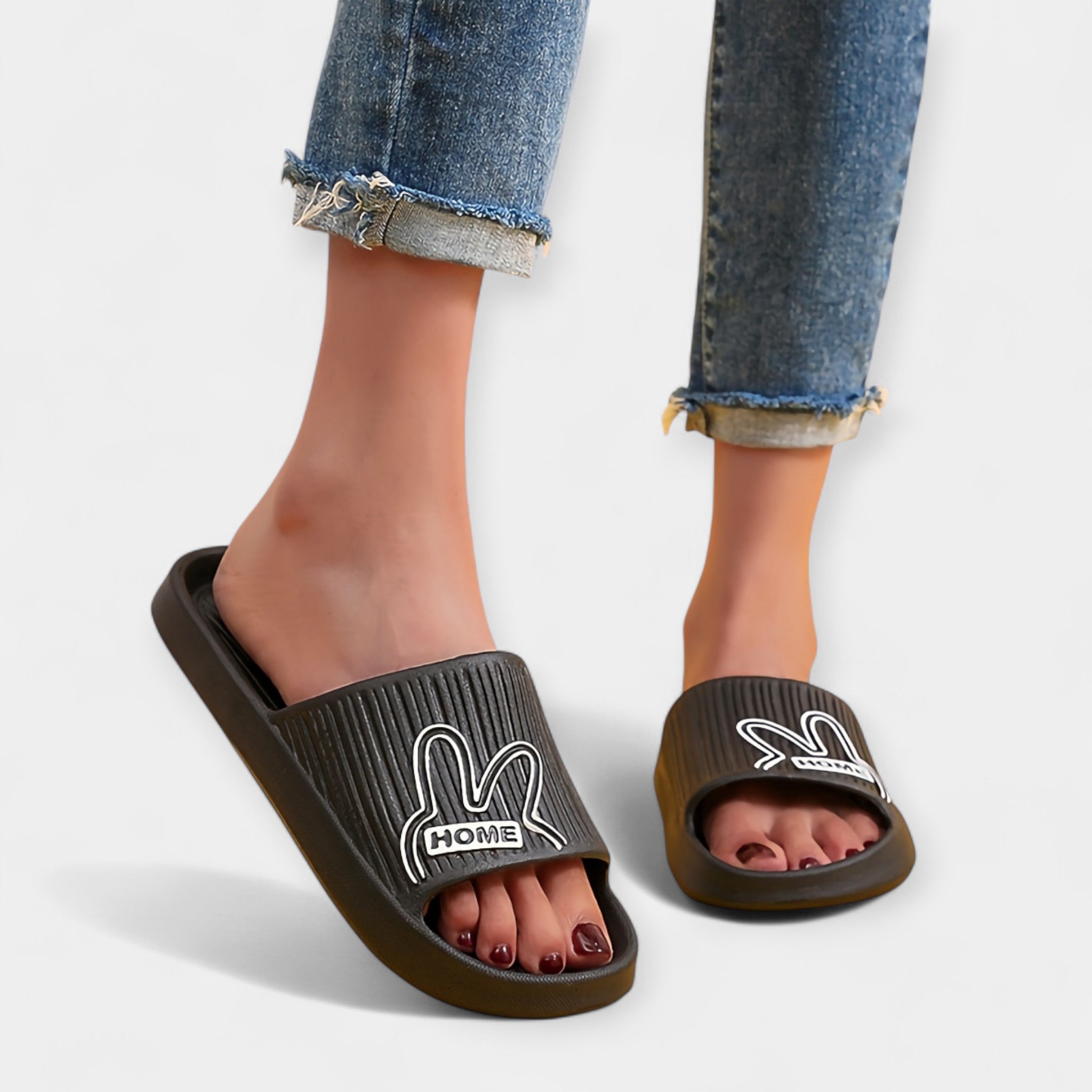 Naiste sussid koomiksikujunduse ja lahtiste ninaosadega