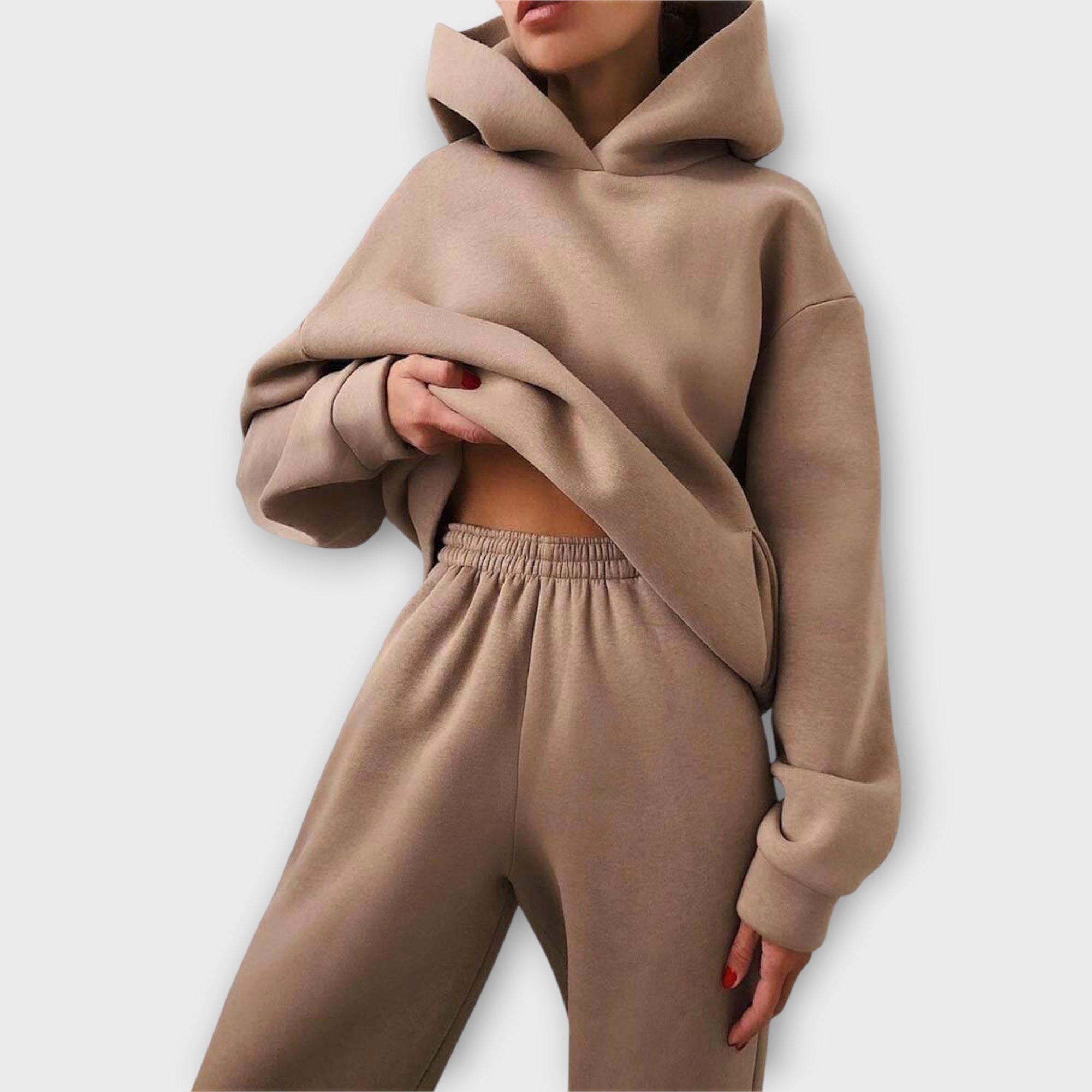 Kapuutsiga komplekt moodsa mugavamusega