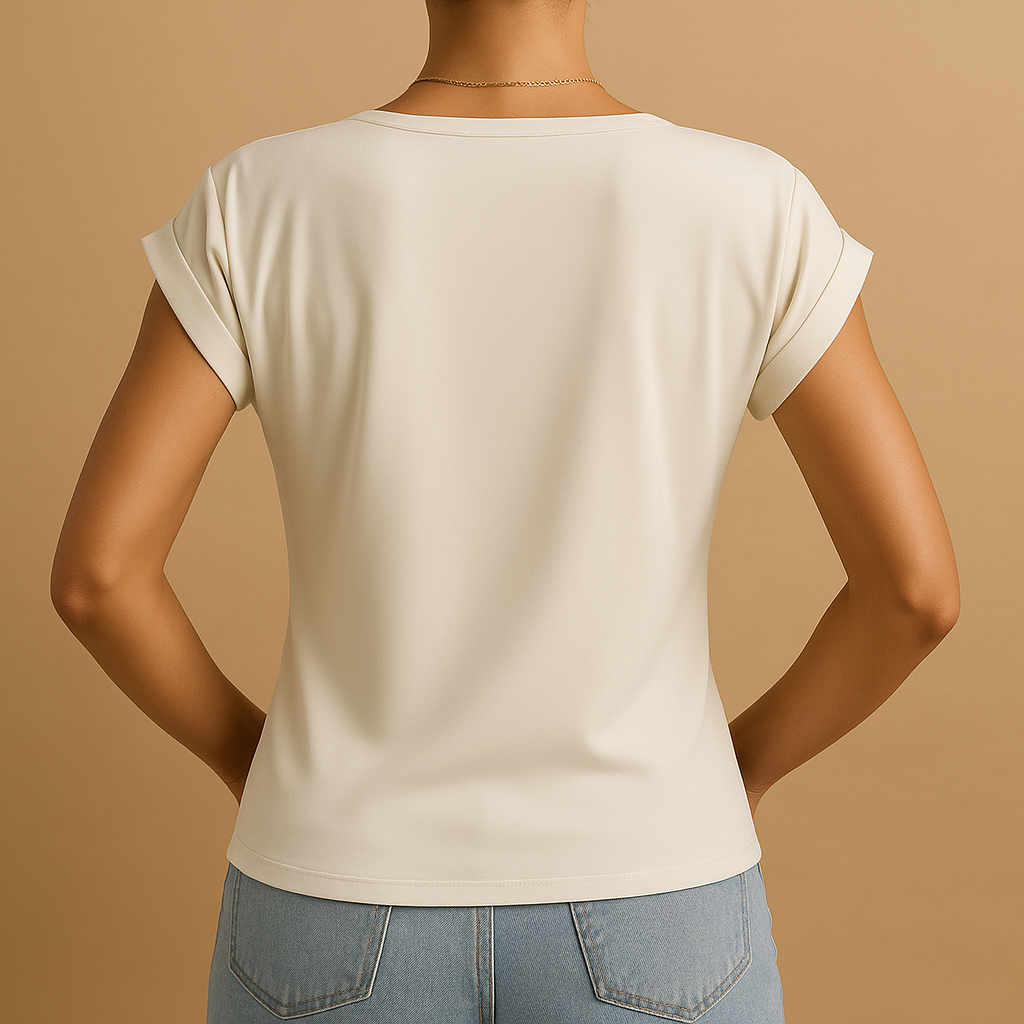 Dames blouse met V-hals en flatterende pasvorm, geschikt voor zowel werk als casual outfits. Tijdloos, veelzijdig en comfortabel.